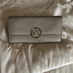 MICHAEL KORS • flap closure wallet